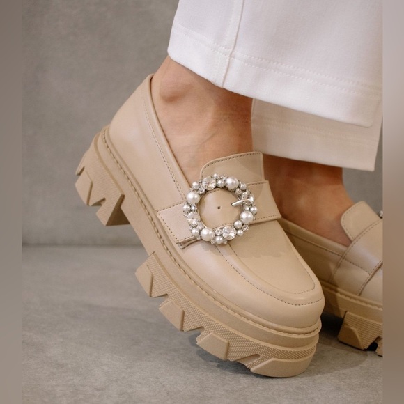 Alohas Women’s Trailblazer Crystal Ivory Leather Loafers Like New Sz EU39 US 8.5 - Picture 1 of 6